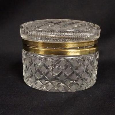 1068	CUT CRYSTAL OVAL DRESSER BOX, 4 1/2 IN X 3 1/2 IN X 3 1/2 IN HIGH

