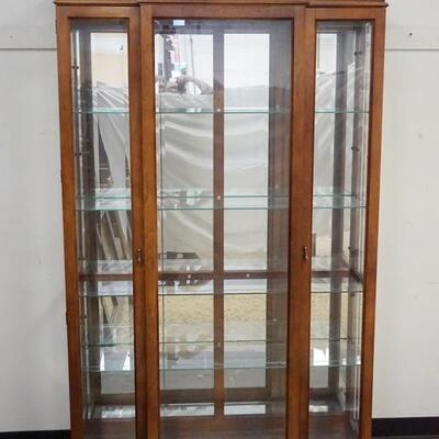 1051	PULASKI CRYSTAL CABINET W/ BEVELED GLASS DOORS, MIRROR BACK & INTERIOR LIGHTING. 48 IN X 13 IN, 80 IN H 
