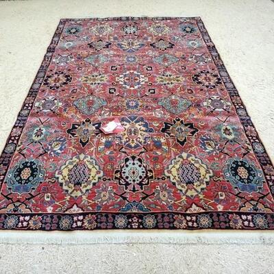 1005	KARASTAN RUG WILLIAMSBURG *KIRMAN VASE 557* UNUSED IN BOX 68 IN X 104 IN. 
