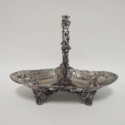 1069	FOOTED SILVER PLATE TRAY W/GRAPE MOTIF & HANDLE, 11 IN WIDE
