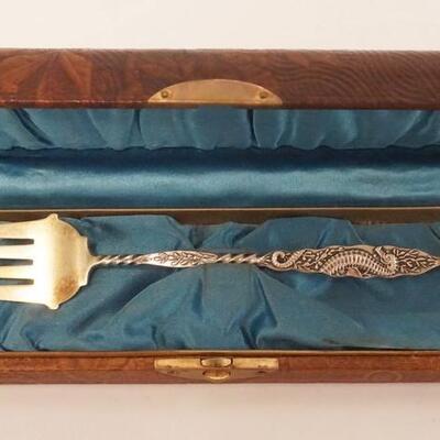 1074	STERLING FORK W/SEA HORSE HANDLE, 6 IN LONG
