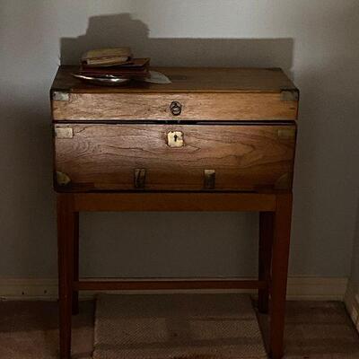 	ME6095: Secretary Box with Stand
