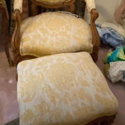 ME6040: Victorian Occasional Chair with Ottoman

