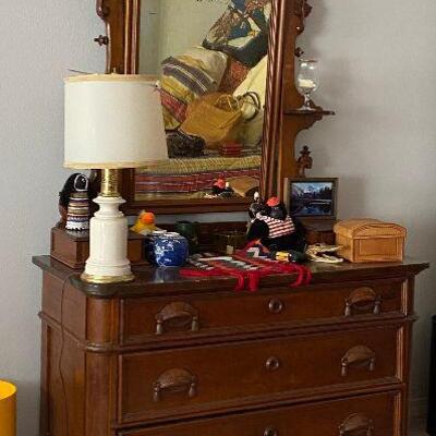 ME6034: Dresser with Mirrror
