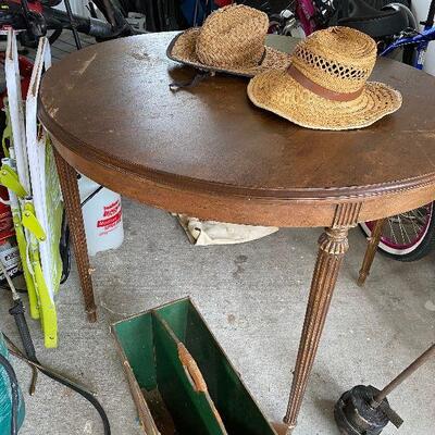 	ME6084: Round Wood Tradional Table
