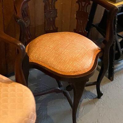 ME6007: Corner Chair
