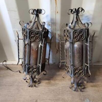 
#4502 â€¢ 2 Lights Fixtures