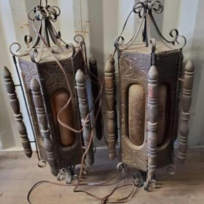 4508 â€¢ 2 Lights Fixtures measures approx 36"x15" 