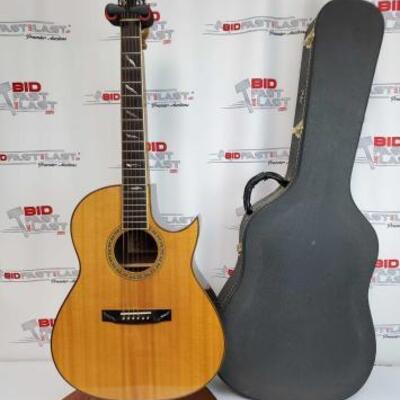 2020	

Jean-Larrivee Guitar With Hard Case
Does Not Include Stand