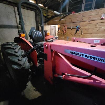 Massey Ferguson 1040 Tractor