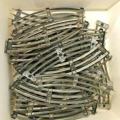 https://www.ebay.com/itm/114855491370	oR8003 LOT OF VINTAGE METAL TRAIN TRACKS		Auction
