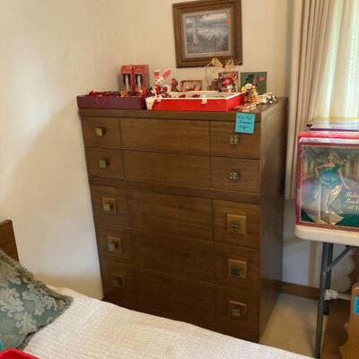 MCM dresser