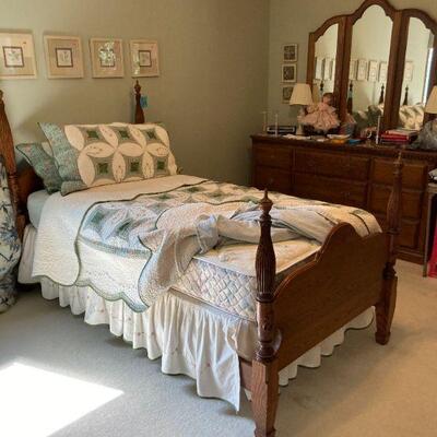 Dresser & beautiful single bed. Handmade by a family member