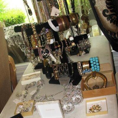 costume jewelry 