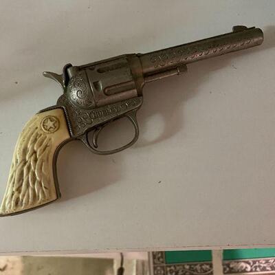 VINTAGE HUBLEY RODEO TOY CAP GUN. BUY IT NOW $10