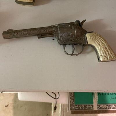 VINTAGE HUBLEY RODEO TOY CAP GUN. BUY IT NOW $10