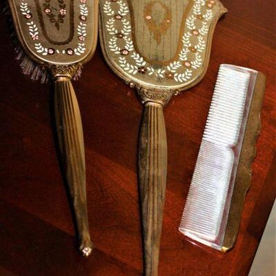 Delightful vanity set is perfect for the bathroom or dresser.