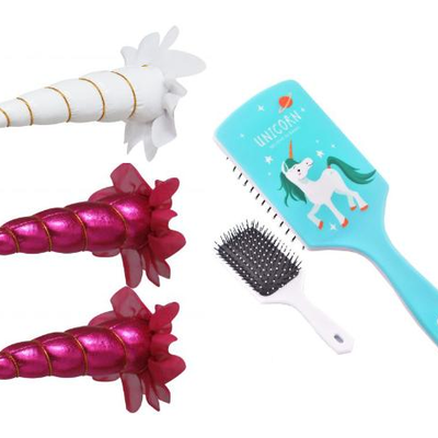 152	

(1) Teal "Believe in Magic" Unicorn Mane and Tail Brush.(3) 6" clip-on unicorn horn with lacing
(1)Teal...