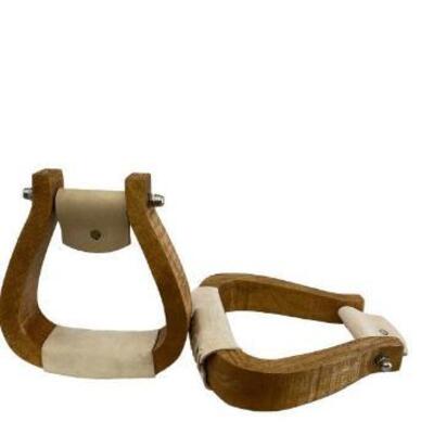 100	

Showman Â® Curved wooden stirrup with leather tread.
2-3/4" Neck
6" Width
2" Tread