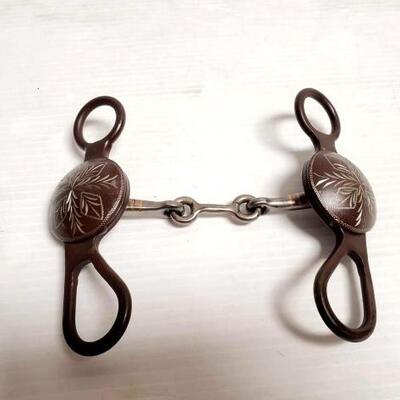 105	

NEW Brown Steel Concho Bit with Dogbone Mouth. Horse Bit
5" Brown Steel Concho Bit with Dogbone Mouth. This brown steel bit...