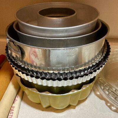 Baking Pans and Bundt Cake Mold