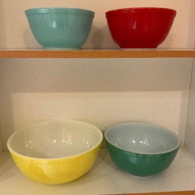 Vintage Pyrex Bowls
