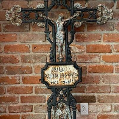 https://www.ebay.com/itm/124857787098	SC6007 Antique Wrought Iron Cross Very Heavy Local Pickup
