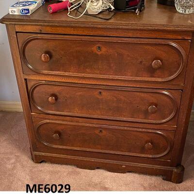 https://www.ebay.com/itm/114895791235	ME6029: Wood Chest of Drawers

