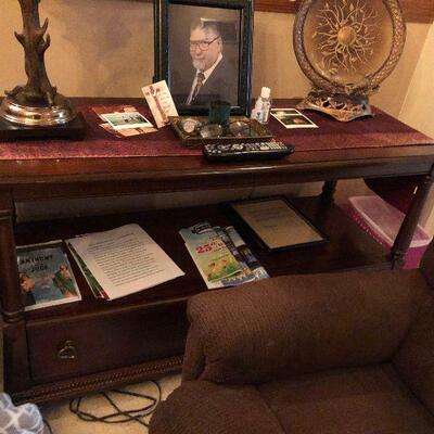 https://www.ebay.com/itm/124856480707	KG0055 Vintage Wood Table with Drawer on Feet Pickuo Only		Buy-It-Now	 $149.99 
