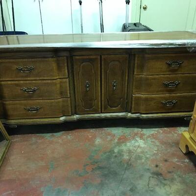 Wood Dresser with (9) Drawers & (2) Mirrors
Dresser
78"x21"x32"
Mirrors
50.5"x18.5"x1.5"
$100
