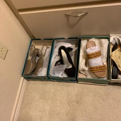 Ladies' shoes