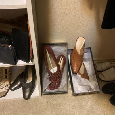 Ladies' shoes

