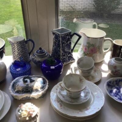 Haviland, cobalt items. 