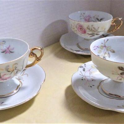 Teacups / saucers set