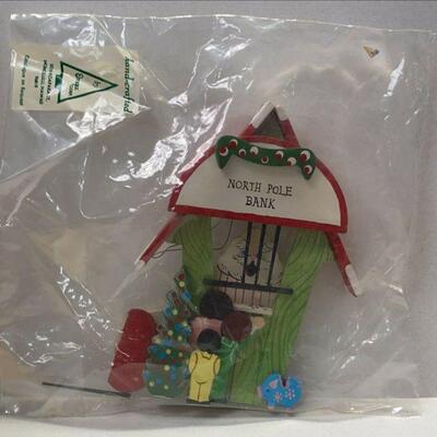 https://www.ebay.com/itm/115055883105	NC554 VINTAGE EMQEE CORP HAWAII CHRISTMAS ORNAMENT NORTHPOLE BANK 2 NEW UNOPENED		Auction Starts...