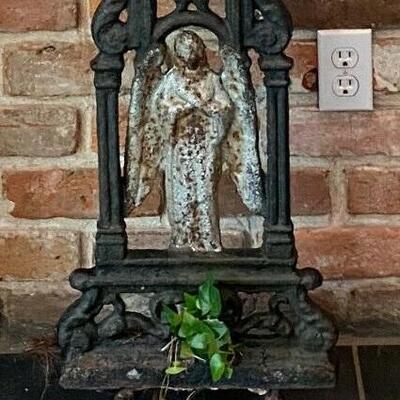 https://www.ebay.com/itm/124963912457	SC6007B Antique Wrought Iron Angle Very Heavy Local Pickup		Auction Starts 10/22/2021 10 PM

