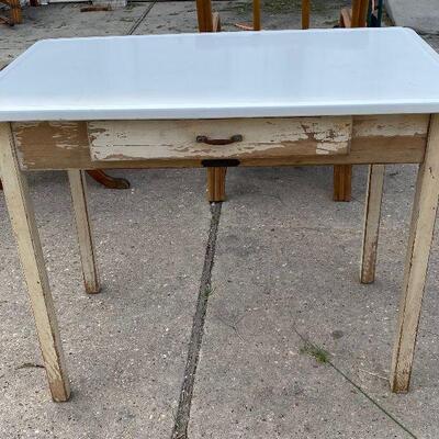 https://www.ebay.com/itm/124916249062	MC5011 - Marshal Field Vintage Enamel Metal Kitchen Table Local Pickup	Auction
