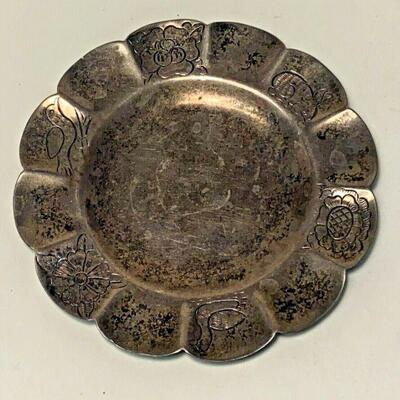 https://www.ebay.com/itm/124907044859	ME1044 STERLING SILVER PLATE SMALL WITH ENGRAVINGS	Auction
