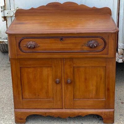 https://www.ebay.com/itm/124916241724	MC5006 - Vintage American Washstand Chest of Drawers - Local Pickup	Auction
