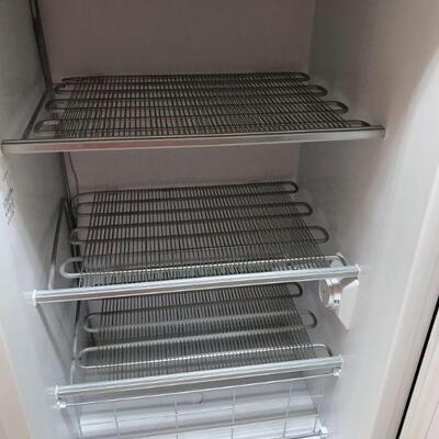 GE Stand or Sit down freezer
28"x27"x55"
