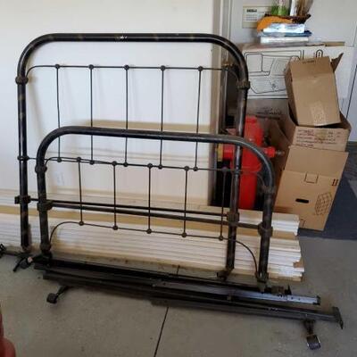#4020 â€¢ Vintage Metal Bed Frame
