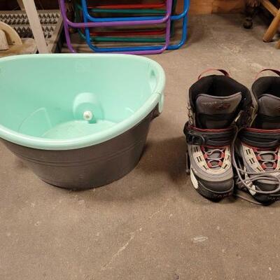 #2904 â€¢ Women's Vans Snow Boots and Igloo Bucket with Drain Plug: Women's Vans Snow Boots Size 8.