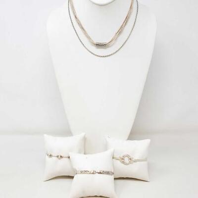 912 â€¢ 4 Sterling Silver Pendants And Chains 44.8g