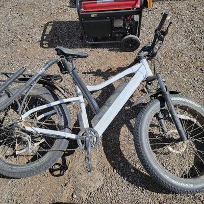 #80222 â€¢ White 7-Speed All Terrain M25 Bikes (E-Bike)  Includes Battery.