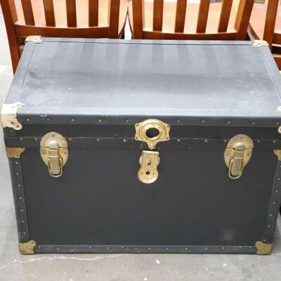 #2816 â€¢ Vintage Trunk: Vintage Trunk Measurements: 20"Ã— 30" Ã— 18"