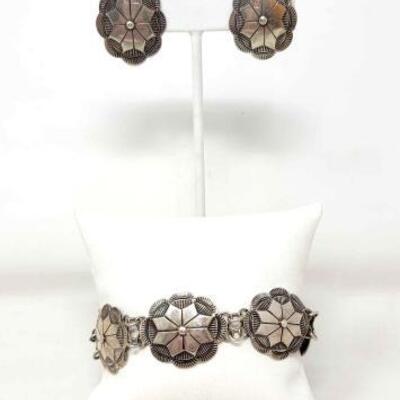 #644 â€¢ Vintage Sterling Silver Concho Clip On Earrings With Matching Vintage Sterling Silver Bracelet
Starting at $1
Weighs Approx...