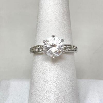 #958 â€¢ Sterling Silver Ring With White Sapphire And Box,4.6g. Weighs Approx 4.6g Size 7. 