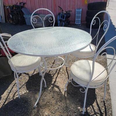 #80100 â€¢ Outdoor Table with 4 Chairs