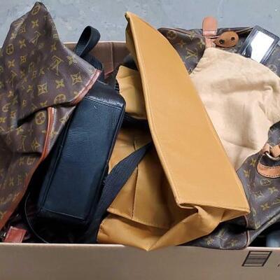 #2874 â€¢ Assortment of Bags and Purses. Assortment of Bags and Purses Approximately 25.

