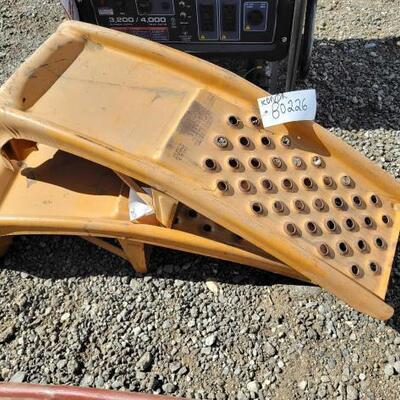 #80266 â€¢ (2) Loading Ramps: 